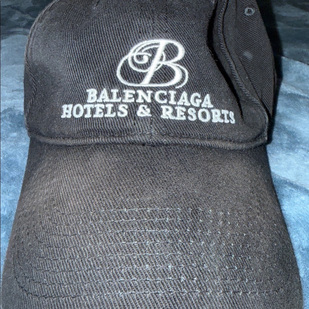 Balenciaga hotel and resorts hat - Picture 2 of 6